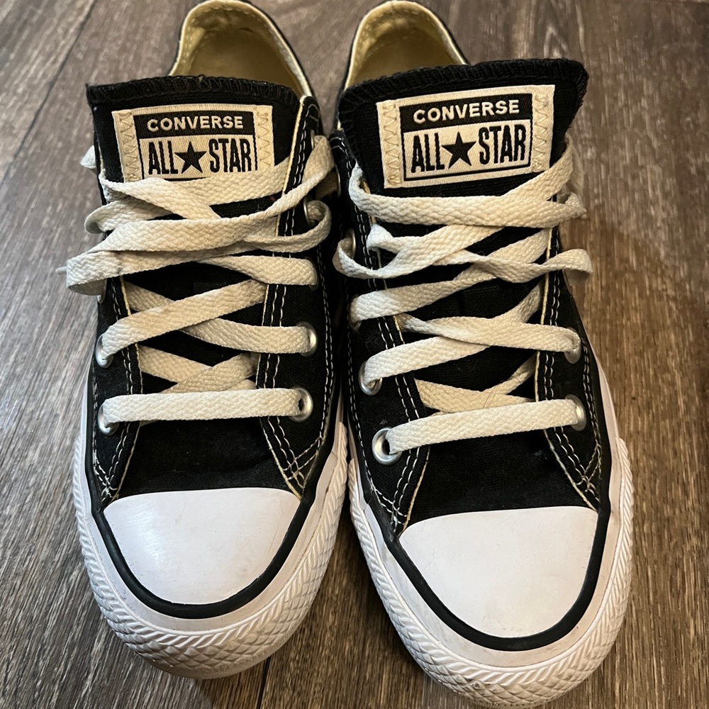 Converse black and white classic low top